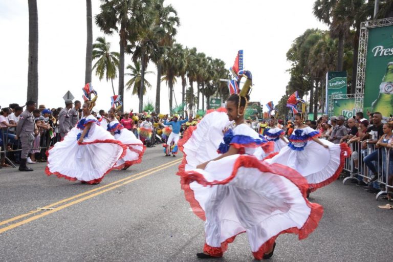 Desfile Nacional de Carnaval derrocha color y música a raudales