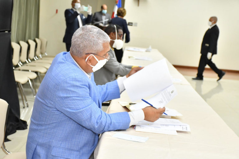 Comisión Bicameral designada para dar seguimiento a  “Resolución de declaratoria en estado de emergencia en todo el territorio nacional por un plazo de 25 días” realiza primera reunión