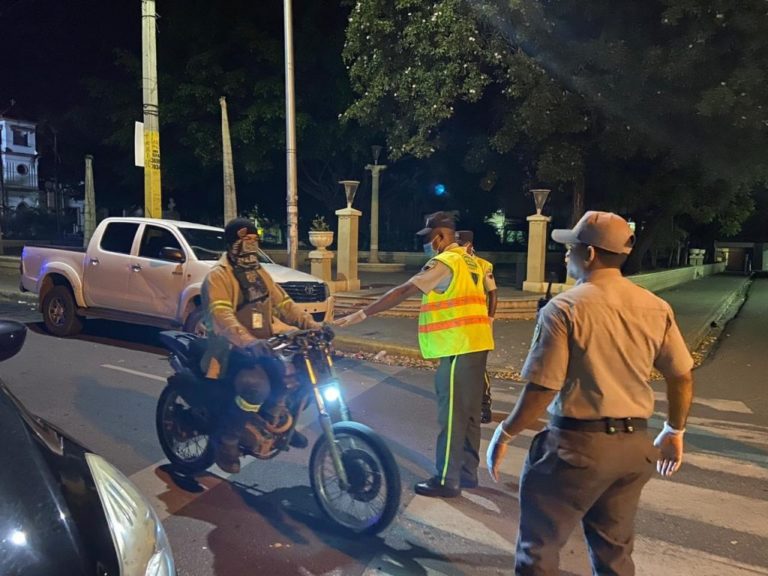 2102 personas detenidas tras segunda noche del toque de queda, según PN