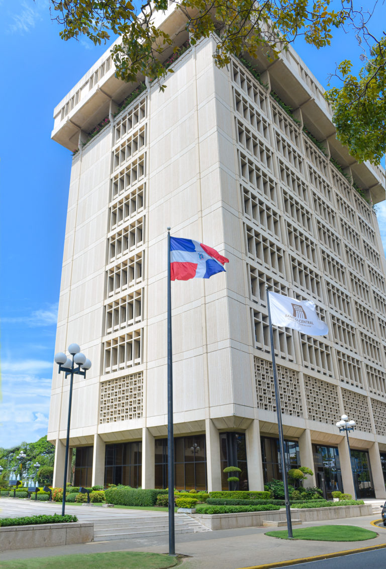 El Banco Central realiza donaciones al Centro de Operaciones de Emergencia y al Hospital General Plaza de la Salud