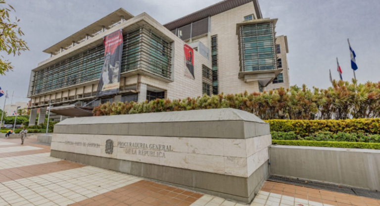 Un año de prisión preventiva para padre y abuelo de una adolescente a la que agredieron y violaron sexualmente en Jarabacoa