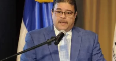 Tildan de «absurda y vergonsoza decisióndel ministro deportivo Francisco Camacho» Tildan de «absurda y vergonsoza decisióndel ministro deportivo Francisco Camacho»