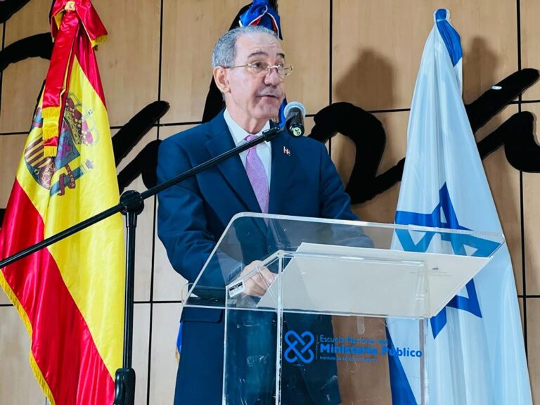 MESCyT informa estudiantes que solicitan pago de ayuda en Rusia no son becados de la institución 