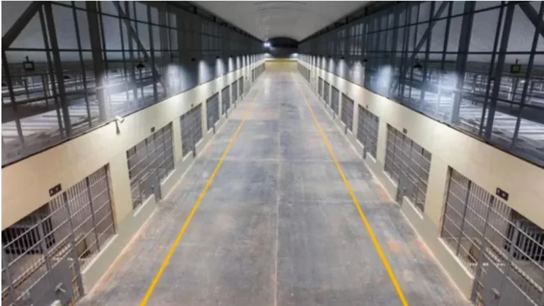 Nayib Bukele inauguró una megacárcel para 40.000 pandilleros en El Salvador: aseguran que es la «más grande de América»