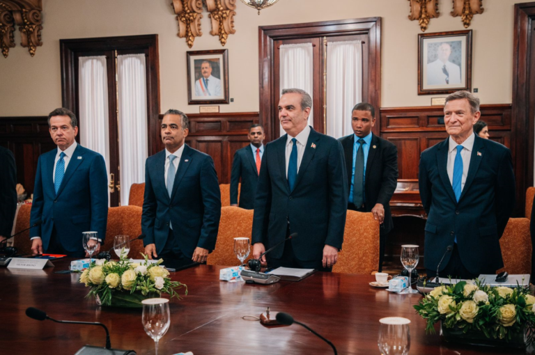 Presidentes Luis Abinader y Marcelo Rebelo De Sousa encabezan reunión con delegaciones de ambos países
