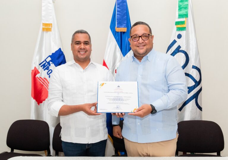 INPOSDOM recibe exaltación del INAP otorgada mediante resolución