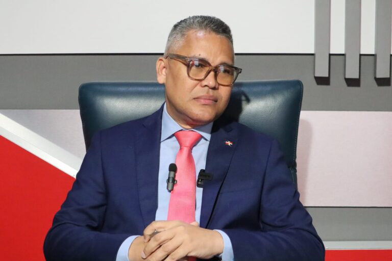 Carlos Peña solicita juicio Político y destitución de jueces del Tribunal Constitucional por sentencia sobre relaciones homosexuales