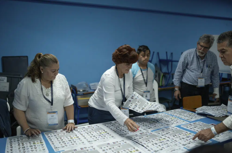 El conteo electoral en Guatemala apunta a una segunda vuelta