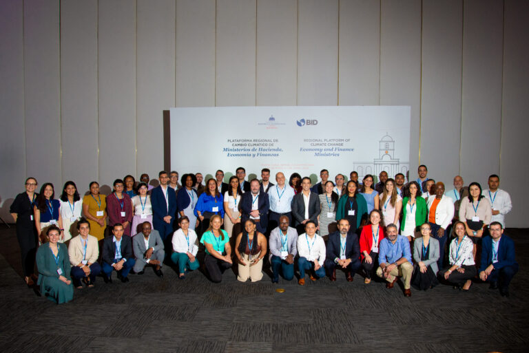 Ministerios de finanzas de AL y el Caribe avanzan plan de acción de la Plataforma Regional de Cambio Climático