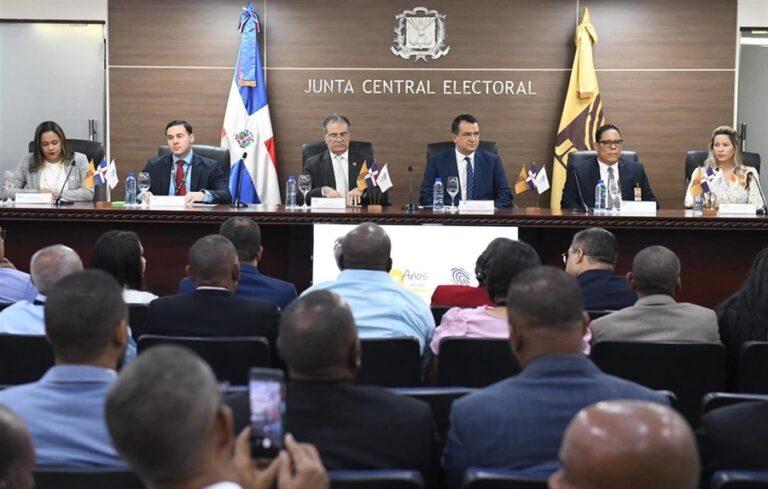JCE gradúa a 1,364 integrantes de Juntas Electorales en primer Diplomado de Administración Electoral