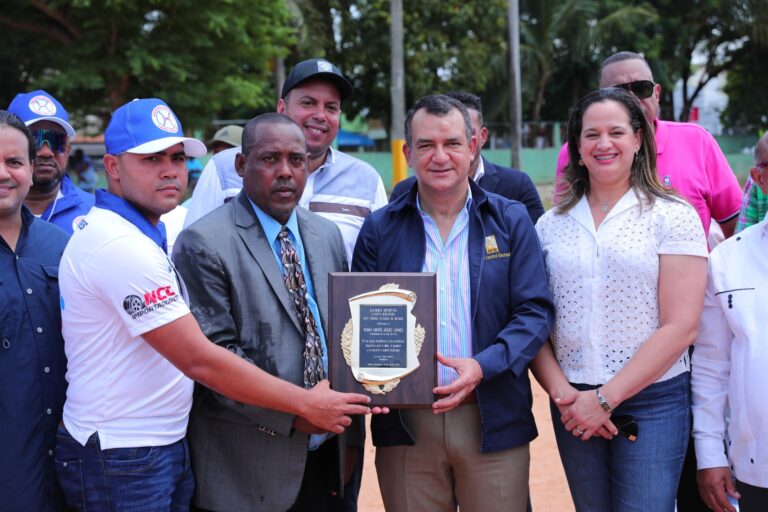 Academia Luisito Mercedes dedica torneo de béisbol al presidente de la JCE