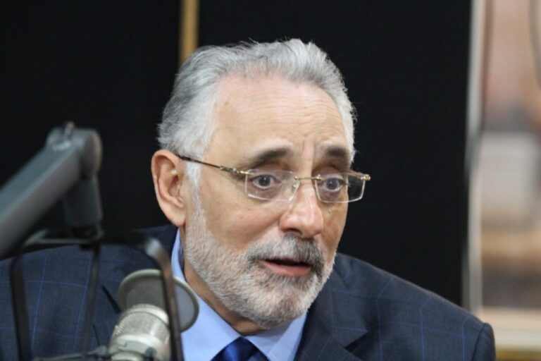 Reeligen a Vitelio Mejía presidente de la Lidom