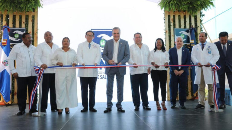 Presidente Abinader entrega nuevo Hospital Materno Infantil y el remozamiento de la Unidad de Diálisis en el Marcelino Vélez con inversión superior a los 700 millones