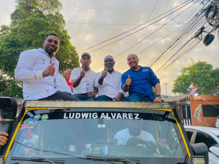 Ludwig Álvarez recibe respaldo de munícipes Boca Chica