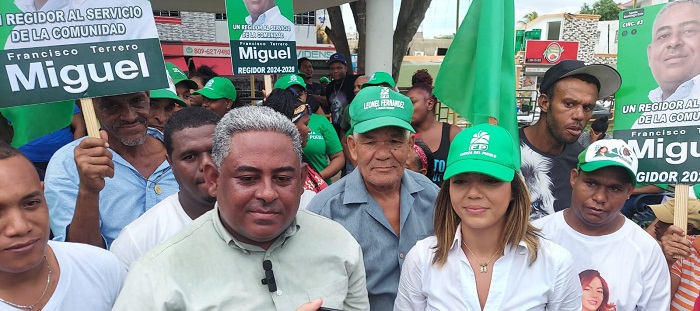 Aspirante a regidor por la FP se compromete a revitalizar el sector El Tamarindo en Santo Domingo Este