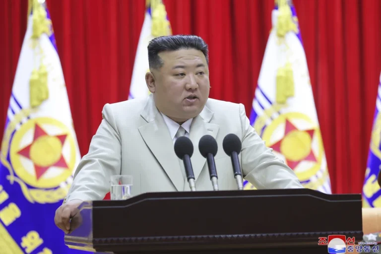 Kim Jong Un pide disposición de guerra para “frustrar la intención de guerra” de sus rivales