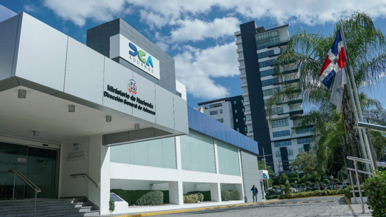 Dirección General de Aduanas llama a proceso de otorgamiento de licencias