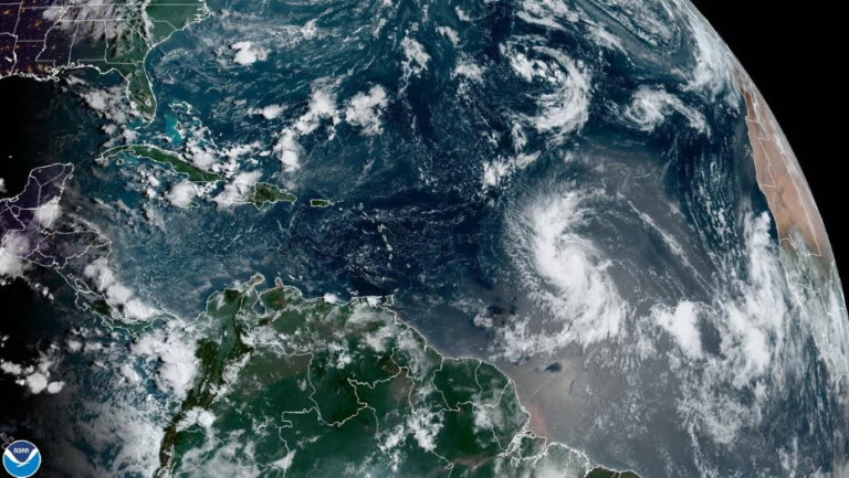 Tormenta tropical Lee podría convertirse en huracán en su avance hacia el Caribe