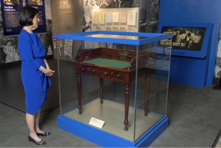 Institutos presidenciales de Hoover a Obama advierten sobre fragilidad de la democracia en EEUU