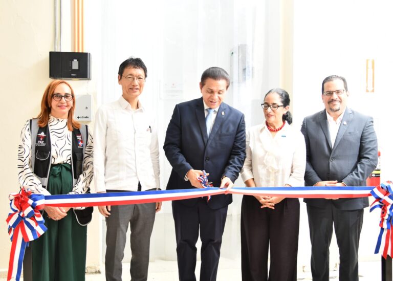 MSP recibe del Gobierno de Japón y UNICEF 2 cámaras frigoríficas y 2 vehículo para fortalecer la cadena de frío del programa de vacunación en el país