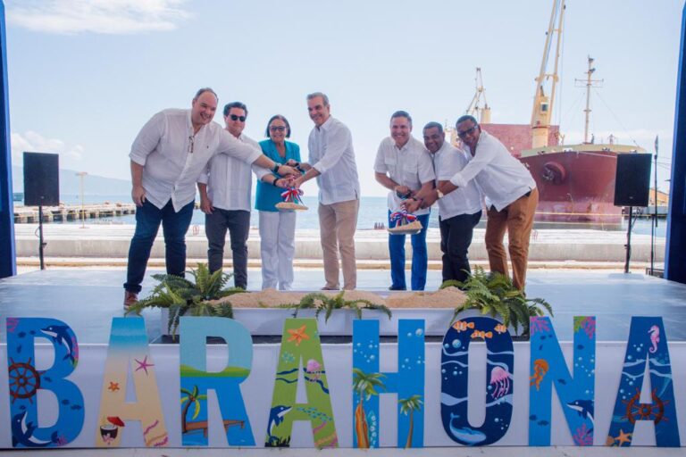 Presidente Abinader da primer palazo para construcción de muelle de cruceros en Barahona y aeropuerto en San Juan