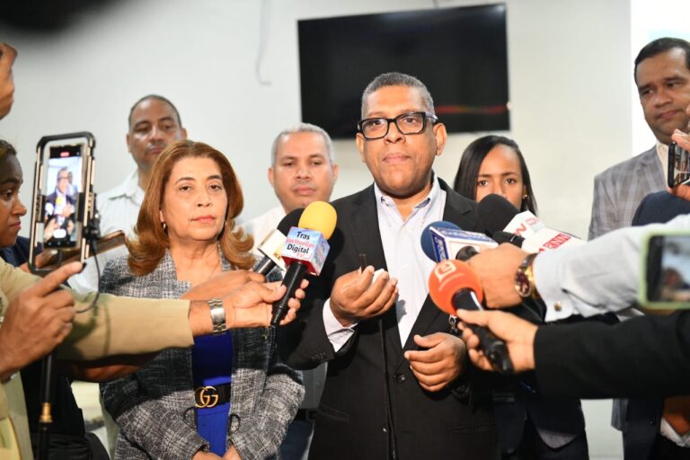 JCE inicia proceso de clonado de equipos que se usarán en primarias de este 1 de octubre