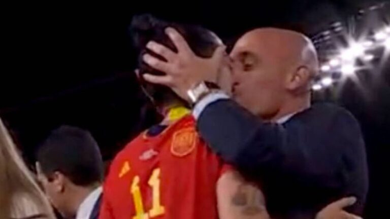 La futbolista Jenni Hermoso denuncia en la Fiscalía el beso de Rubiales
