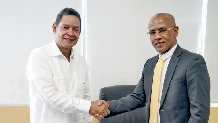 Medio Ambiente y la Utepda firman convenio para el manejo de la cuenca del río Nizao