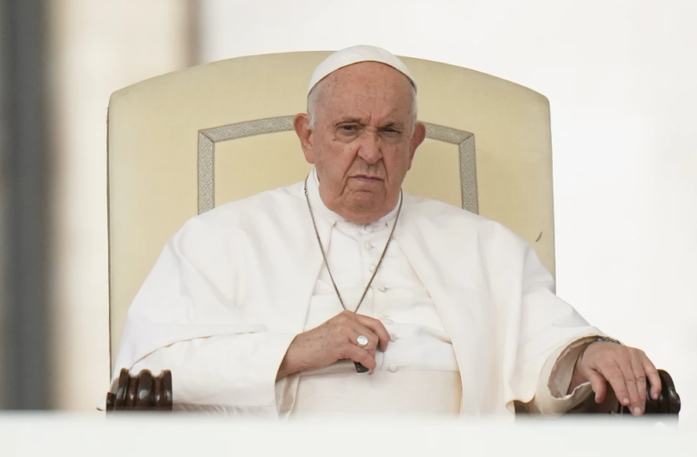 Renuncia obispo polaco tras denuncia sobre fiesta sexual