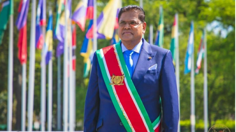 Presidente Abinader recibirá en el Palacio Nacional visita oficial de su homólogo de Surinam, Chandrikapersad Santokhi