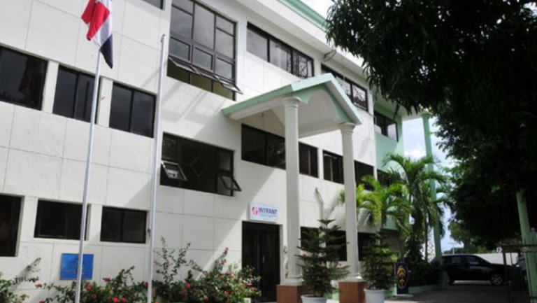 INTRANT entrega licencia de operación al Corredor Los Girasoles