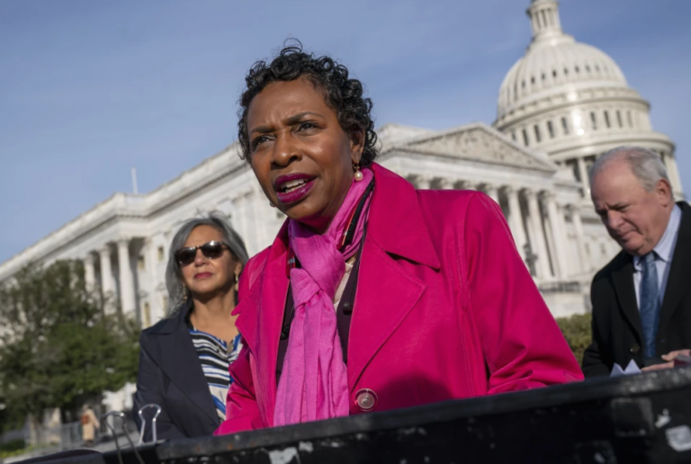 Legisladores interrogan a Meta y X sobre deepfakes políticos generados por IA