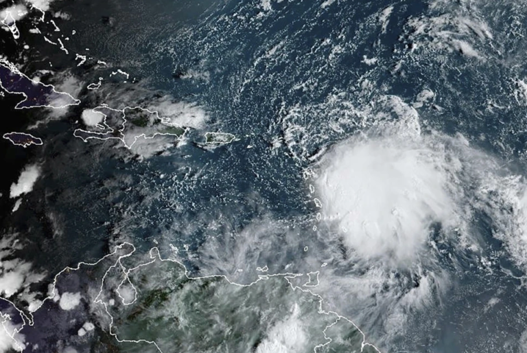 Tormenta tropical Philippe se dirige a las Bermudas en trayectoria a Canadá
