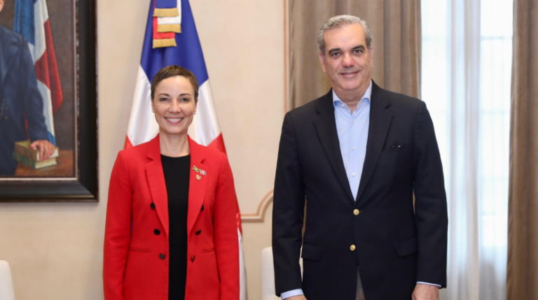 Presidente Abinader recibe a la ministra de Relaciones Exteriores de Jamaica