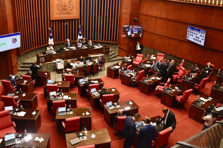 Senado aprueba proyecto ley que regula el pago de tarifas por reinscripción en Colegios Privados