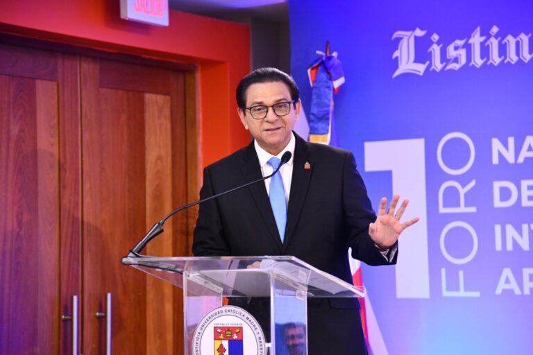 Ministro de Salud: Inteligencia Artificial es una herramienta que contribuye a optimizar y mejorar la atención médica