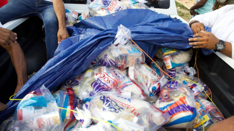 Gobierno lleva ayuda a sectores afectados en SDN por disturbio tropical