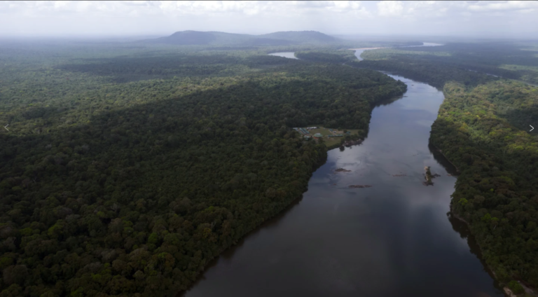 Maduro ordena explotar de inmediato el petróleo, gas y minas del territorio en disputa con Guyana