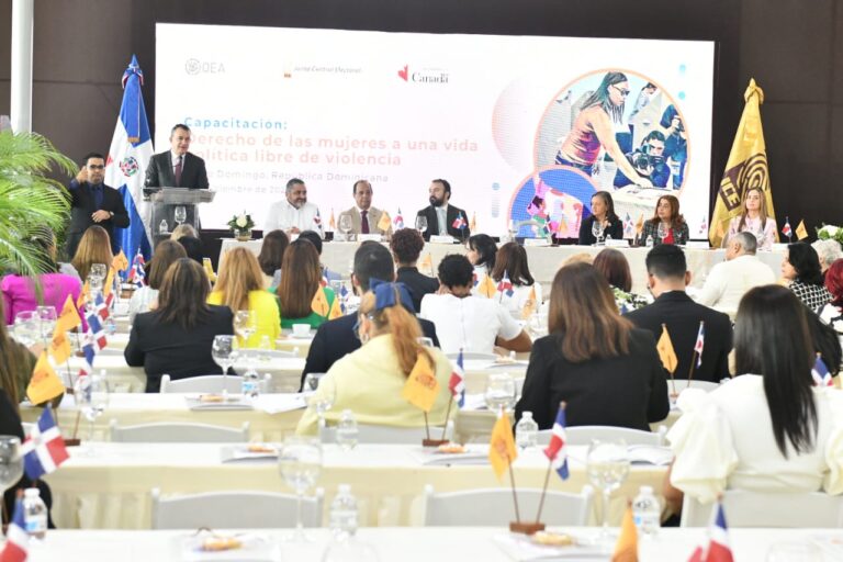 La JCE realiza taller sobre el derecho de las mujeres a una vida política sin violencia