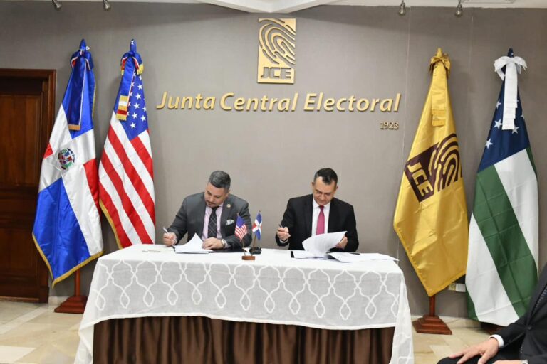 JCE firma acuerdo con el Departamento de la Policía de Nueva York