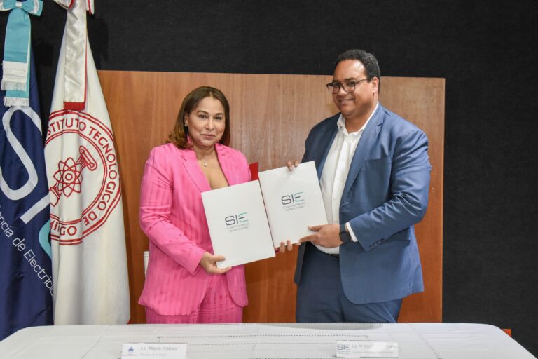 Superintendencia de Electricidad firma acuerdo con Ministerio de la Mujer y lanza Unidad de Igualdad de Género (UIG)