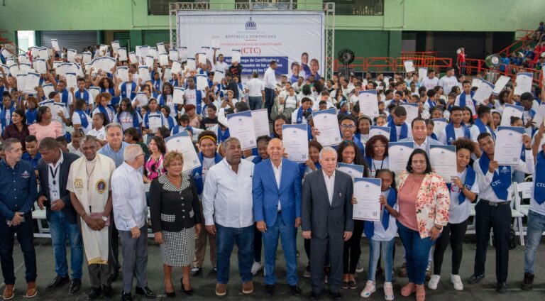 Los Centros Tecnológicos Comunitarios certificaron 900 jóvenes en distintas áreas tecnológicas