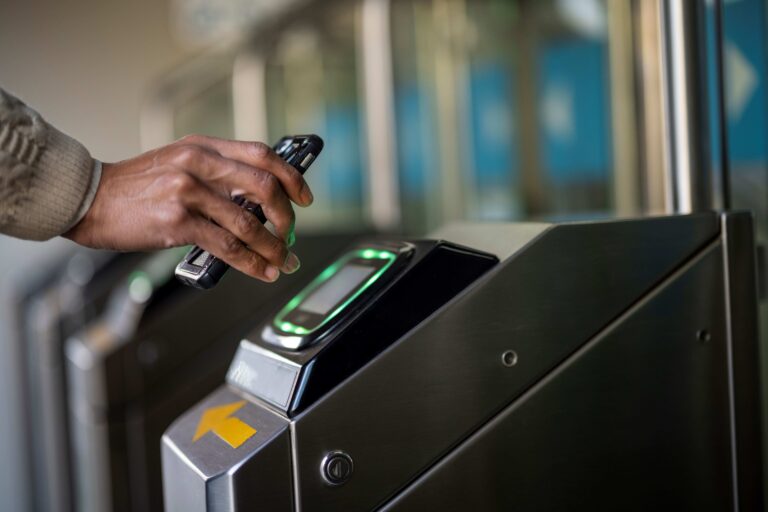 Nuevo estudio de Visa destaca oportunidades de la movilidad urbana para impulsar los pagos digitales en América Latina y el Caribe