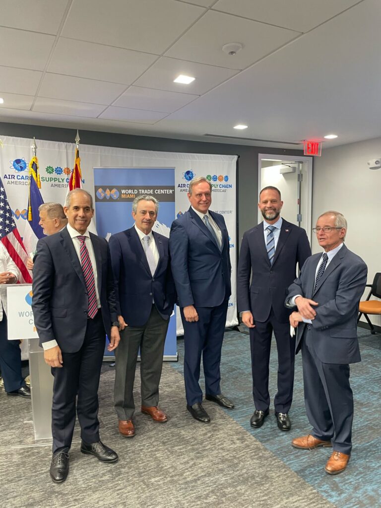 DGA y AMCHAMDR buscan socios logísticos para RD en World Trade Center Miami