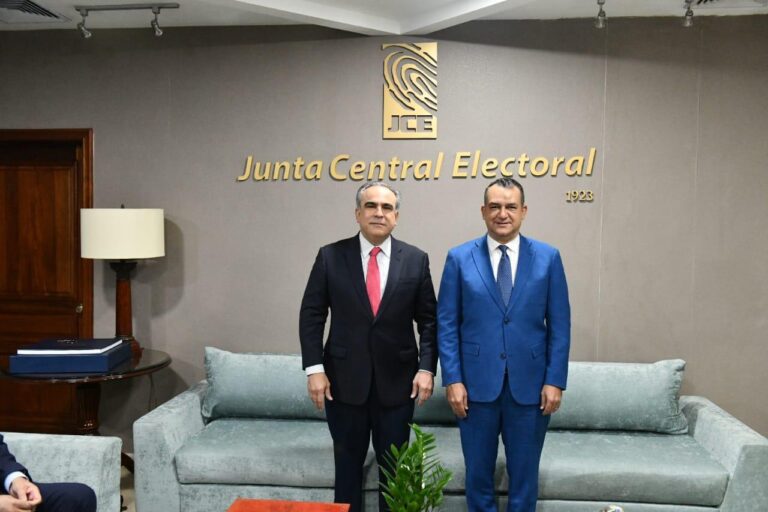 Pleno recibe visita del CONEP; expresa confianza en trabajo JCE