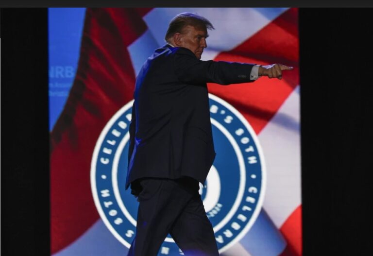 Abogados de Trump piden desestimar caso de documentos clasificados por inmunidad presidencial