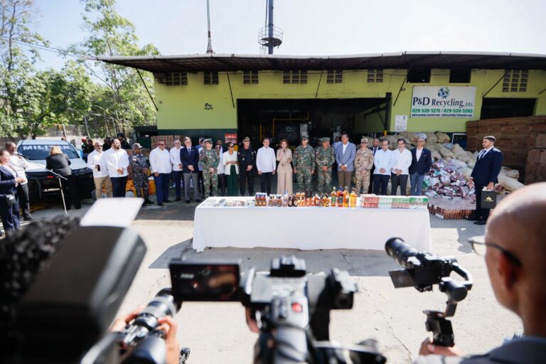 Incineran más de 11 millones de cigarrillos, 13,000 botellas de alcohol falsificado y 21,000 medicamentos ilegales