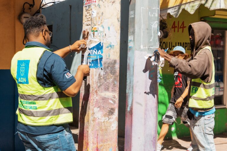 Alcaldía del Distrito Nacional intensifica jornadas de retiro de propaganda política en espacios públicos