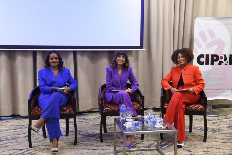 Sólo 21% de los medios de comunicación usan mujeres como fuentes de información; persisten manifestaciones machistas, revela estudio 