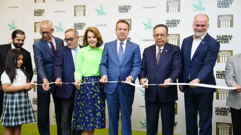 Valdez Albizu anunció que el indicador de tenencia de productos financieros se ubicó en 55. % en el 2023